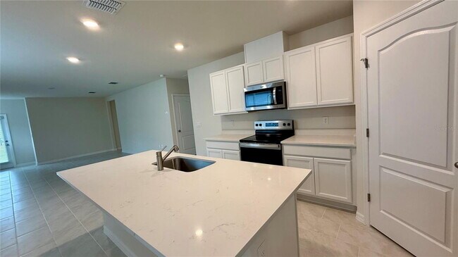 Building Photo - 3314 Pine Lily Ave