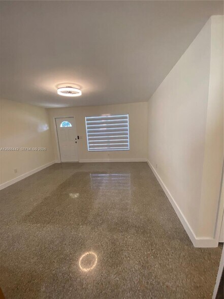 Building Photo - 6140 SW 37th Ct