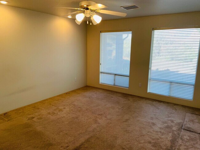 Building Photo - Village Of Oak Creek