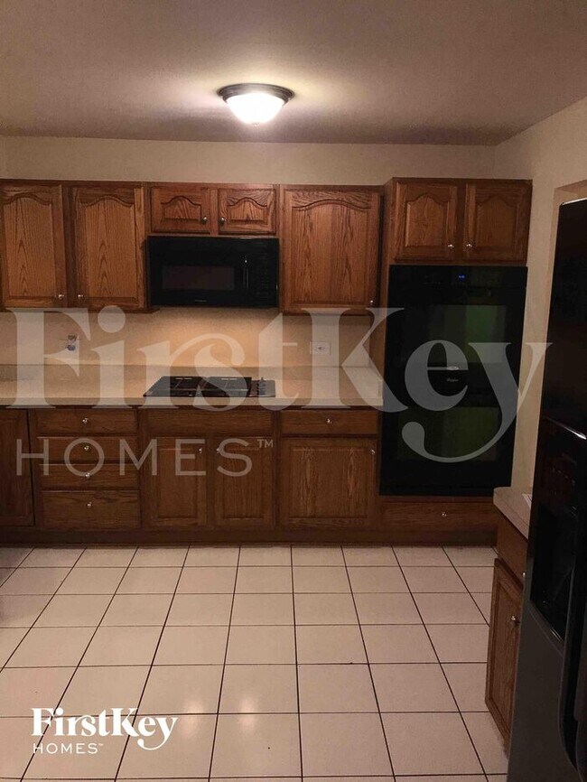 Building Photo - 534 Longwood Dr