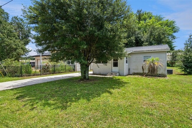 Building Photo - 5000 Huppel Ave