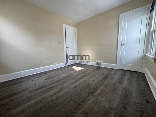 Building Photo - 5233 Anthony St