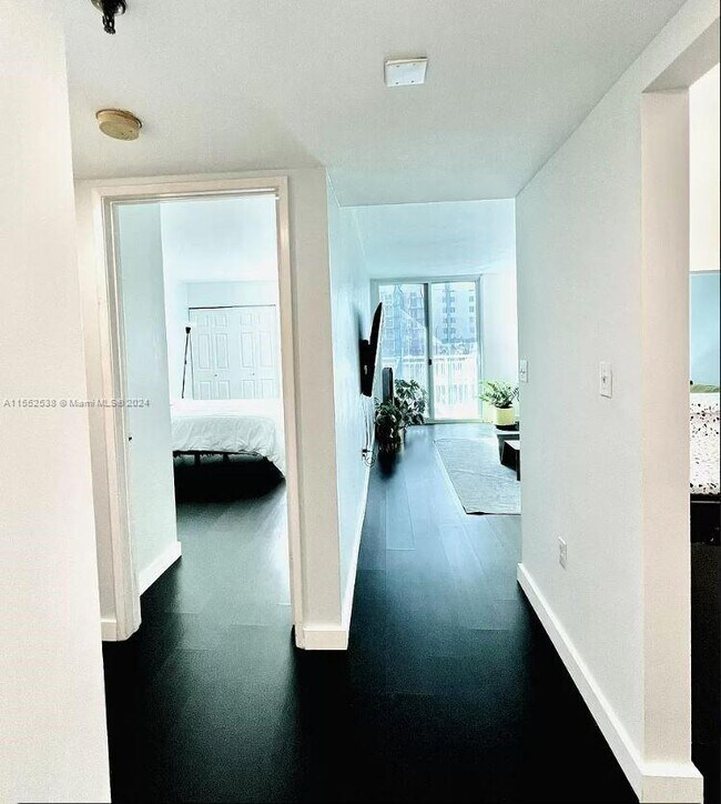 Building Photo - 800 N Miami Ave