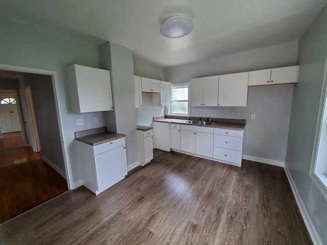 Building Photo - 3 Bedroom 1 Bathroom House