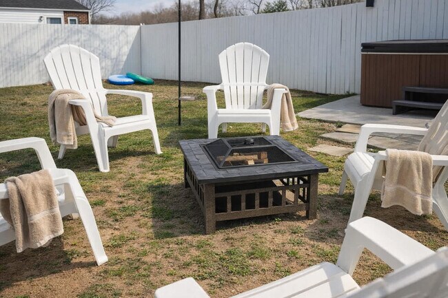 Building Photo - 145 Midway St