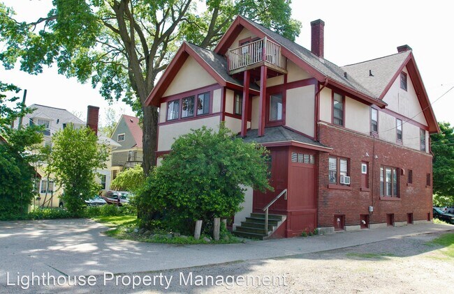 Building Photo - 231 Lyon St NE