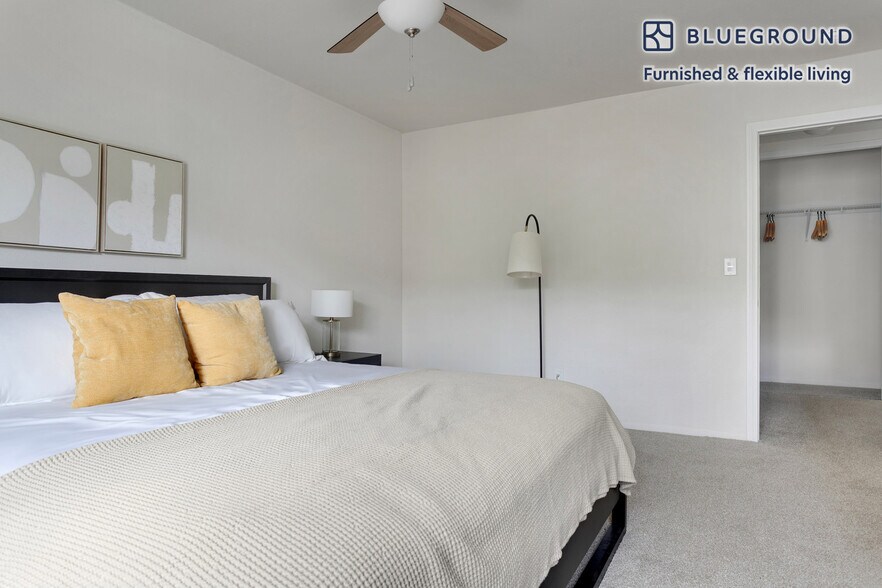 Building Photo - 28130 Peacock Ridge Dr