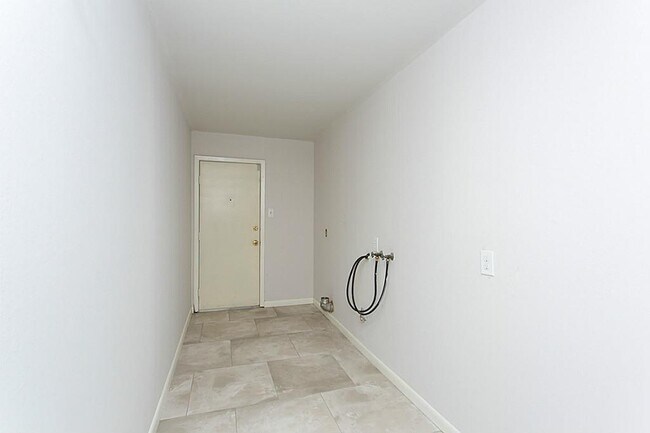 Building Photo - 6407 Nuben St
