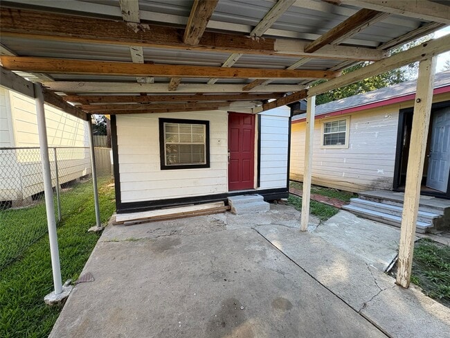Building Photo - 5234 Claremont St