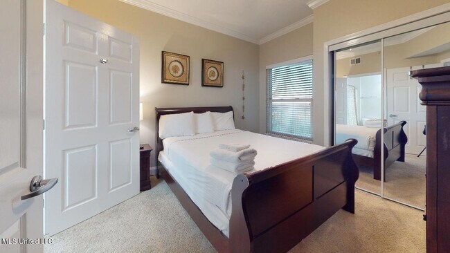 Building Photo - 2228 Beach Dr