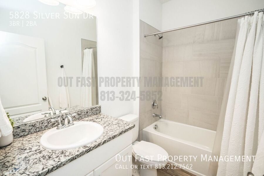 Building Photo - 5828 Silver Sun Dr