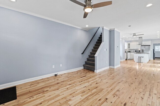 Building Photo - 3 bed 3bath