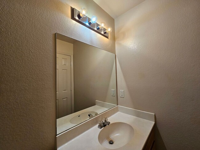Building Photo - 3407 Toledo Dr