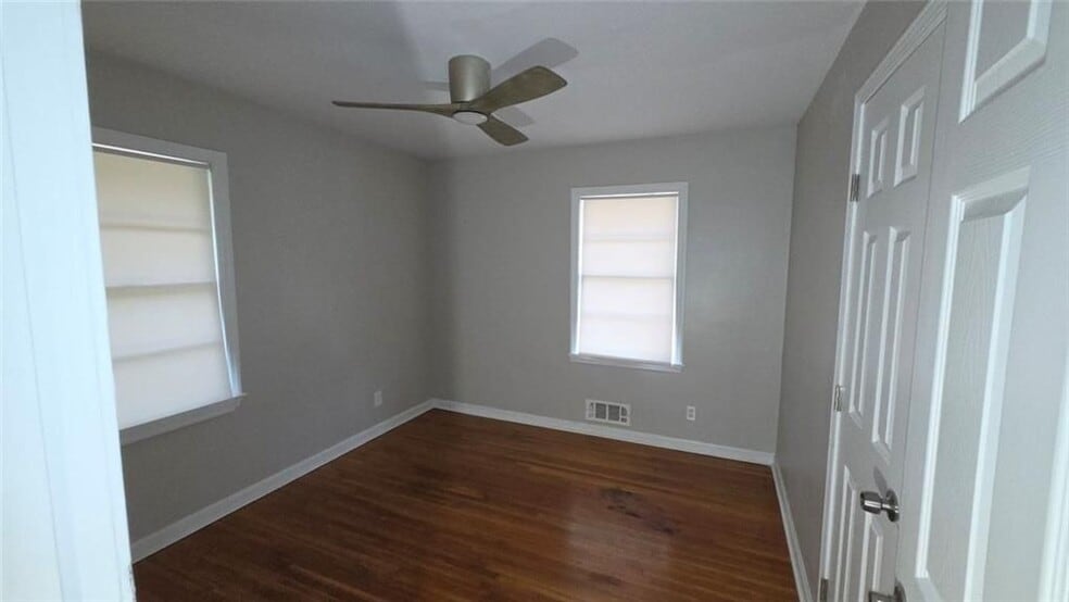 Building Photo - 136 Hillsdale Dr SE