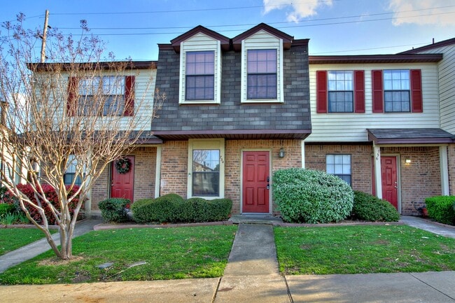 Primary Photo - 734 W Collins St