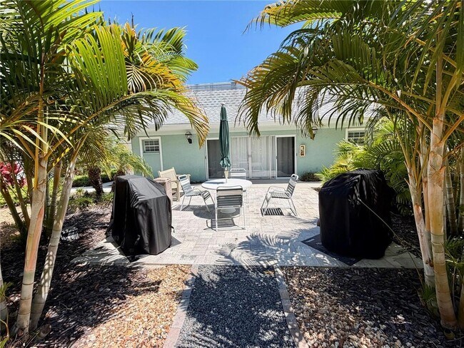 Building Photo - 1706 Belleair Forest Dr