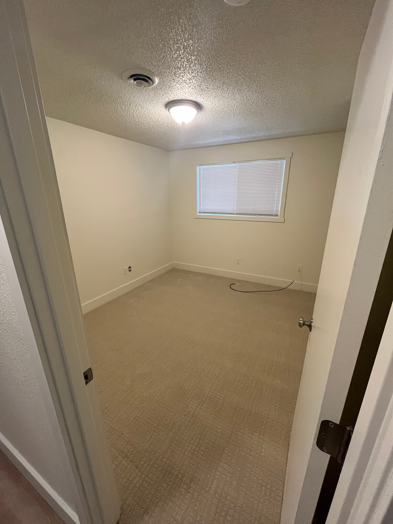 Building Photo - 415 SE Lacreole Dr