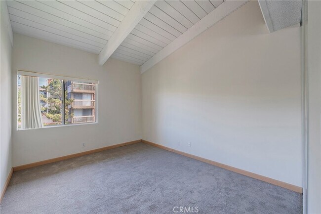 Building Photo - 6542 Ocean Crest Dr