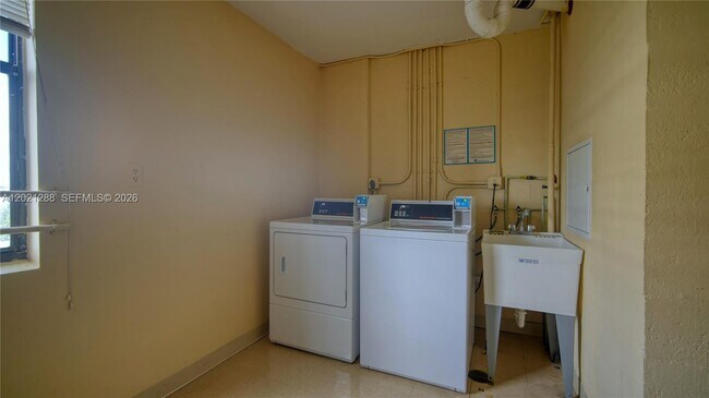Building Photo - 3031 N Ocean Blvd