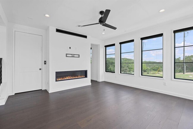 Building Photo - 701 Ariana Ct