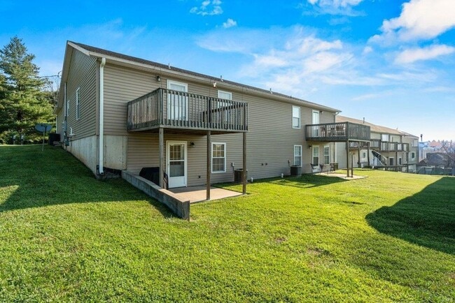 Building Photo - Comanche 124/130