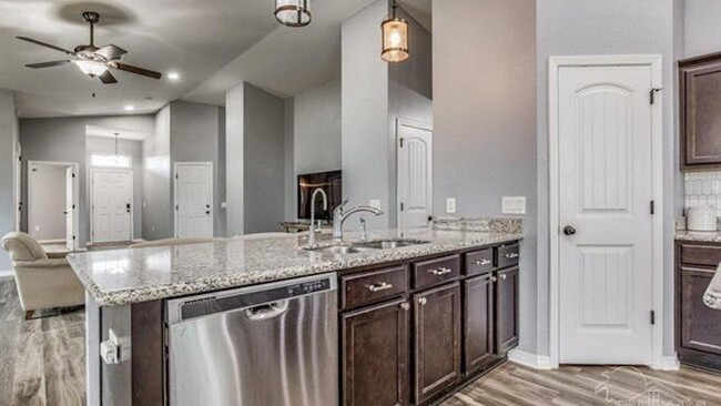 Building Photo - 5544 Peach Dr