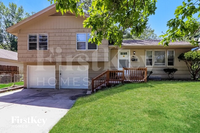 Building Photo - 607 NE Short St