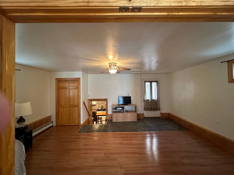 Building Photo - 7 Church St