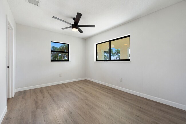 Building Photo - 4003 S Indian River Dr