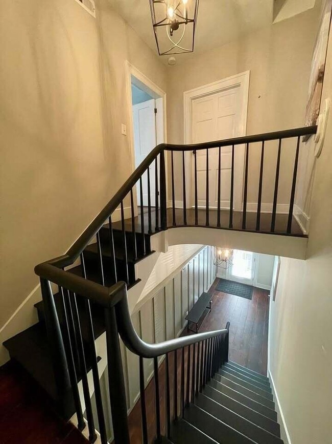 Building Photo - 160 1/2 W Mound St