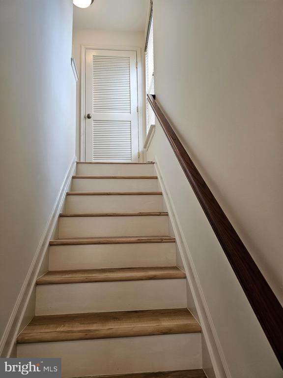 Building Photo - 922 Pine Forest Ln