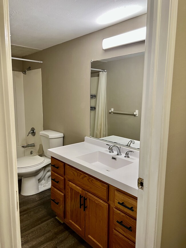 Upstairs Bathroom - 640 Jefferson St