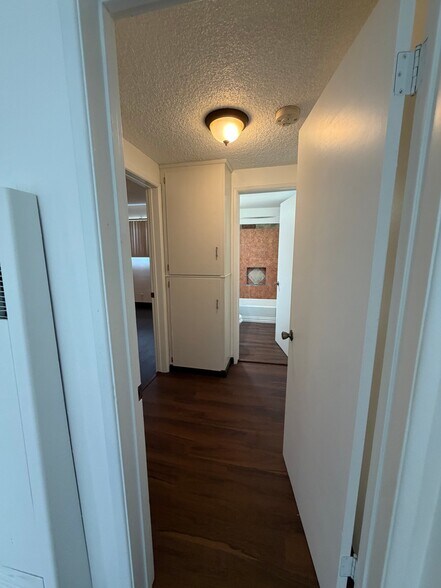 Building Photo - 824 Glenway Dr