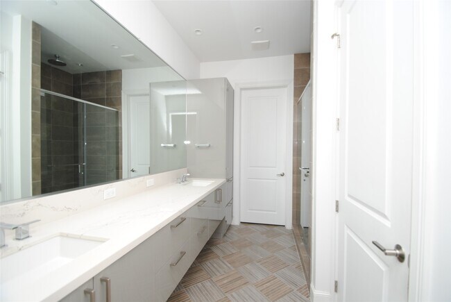 Building Photo - 1211 Caroline St