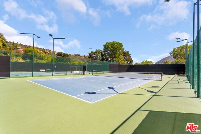 Building Photo - 1347 Avenida de Cortez