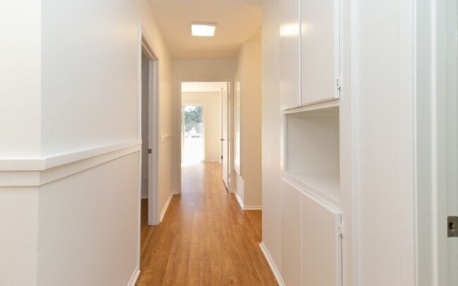 Building Photo - Beautiful 3+ bedroom Encinitas Townhouse!