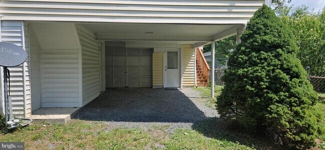Building Photo - 1057 Foreman Ln