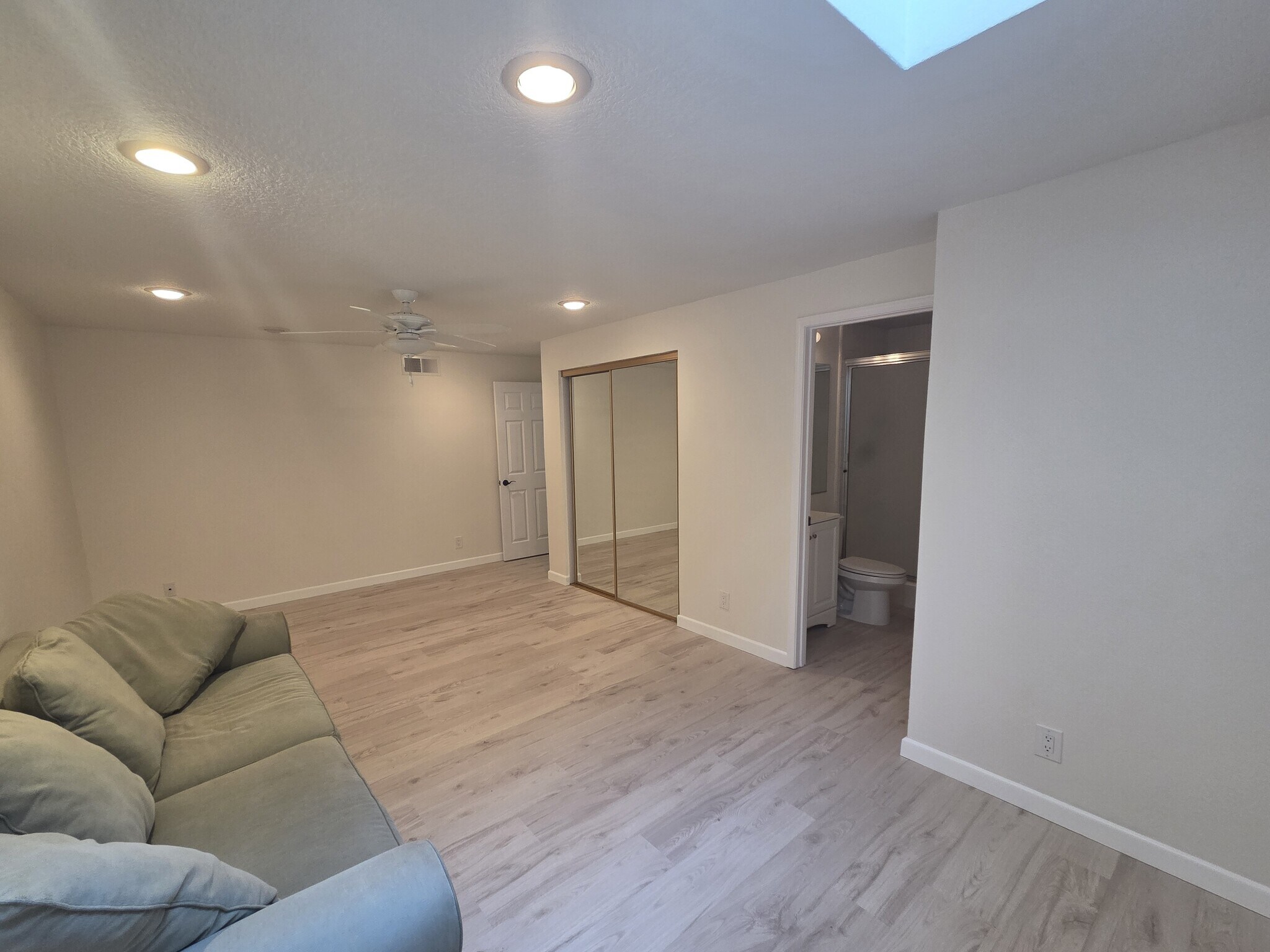 Building Photo - 7492 Seabluff Dr