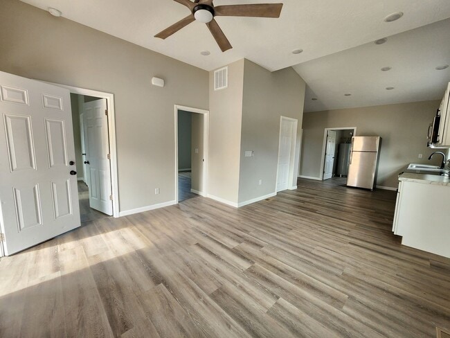 Building Photo - Spacious 3-Bedroom, 2-Bathroom Home AVAILABLE NOW!!