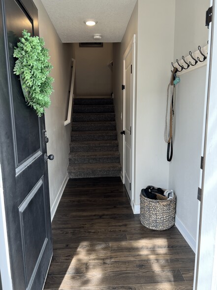 Building Photo - 170 NE 23rd Ln