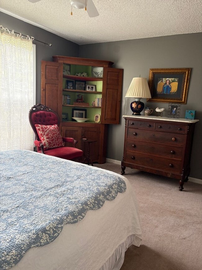 Building Photo - Large, private home in Rivercliff