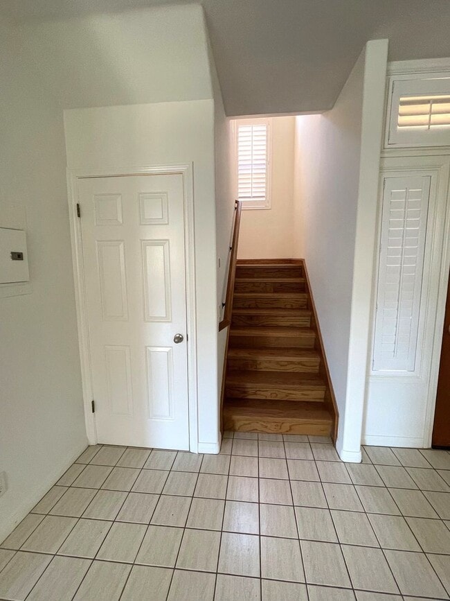 Building Photo - Quaint Gated Community near Pacific View Mall