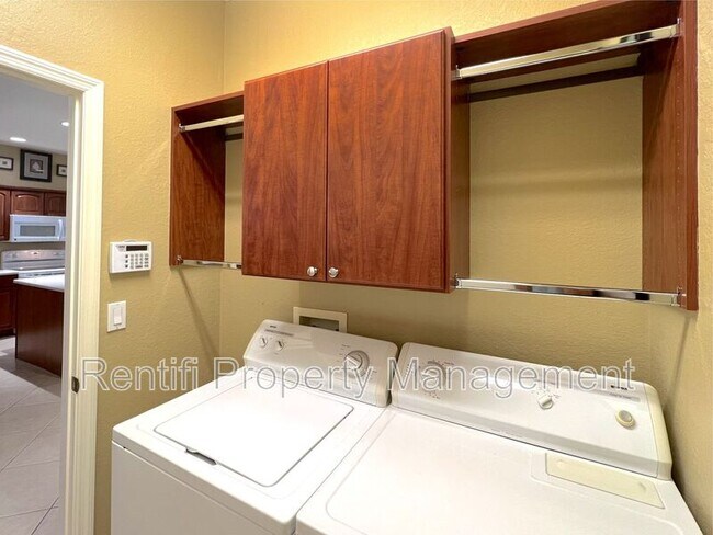 Building Photo - 11915 Country Day Cir