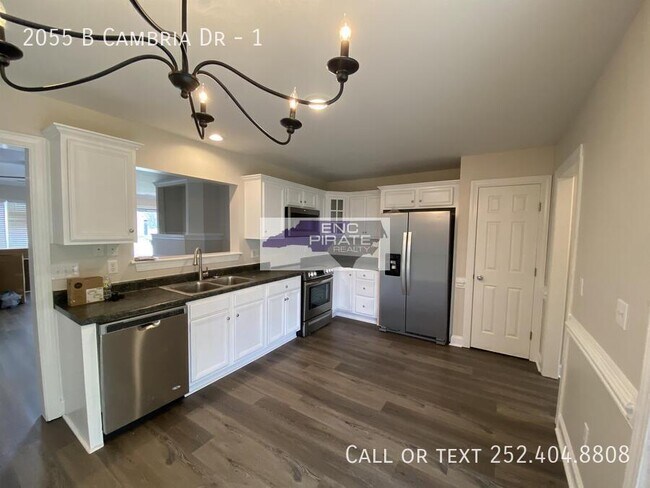 Building Photo - 2055B Cambria Dr