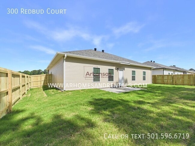 Building Photo - 300 Redbud Ct