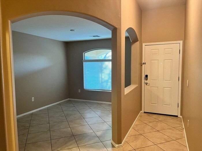 Building Photo - 8736 W Saguaro Moon Rd
