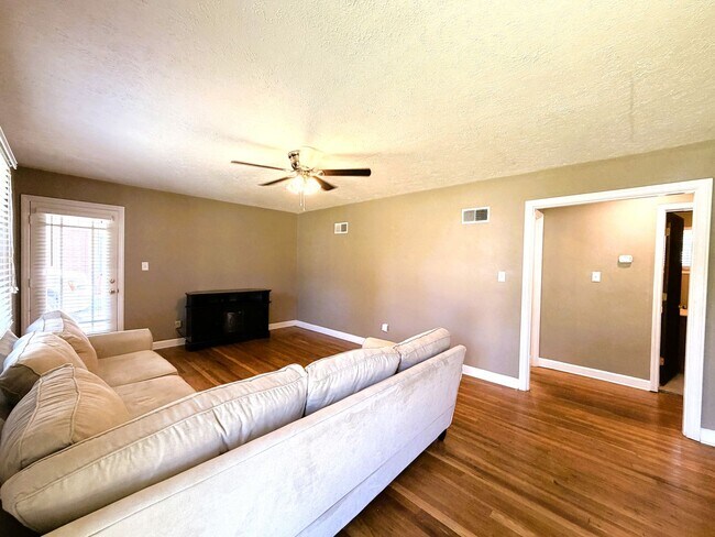 Building Photo - 217 Kewanna Dr