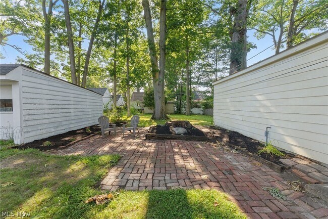 Building Photo - 602 Huntmere Dr