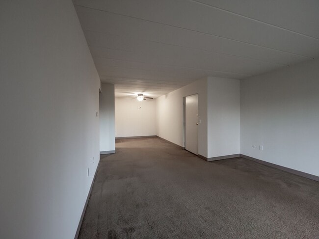 Building Photo - 700 Lee Dr