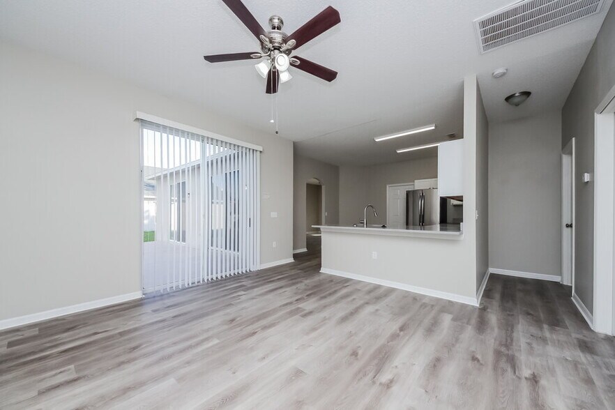 Building Photo - 405 Acacia Tree Way